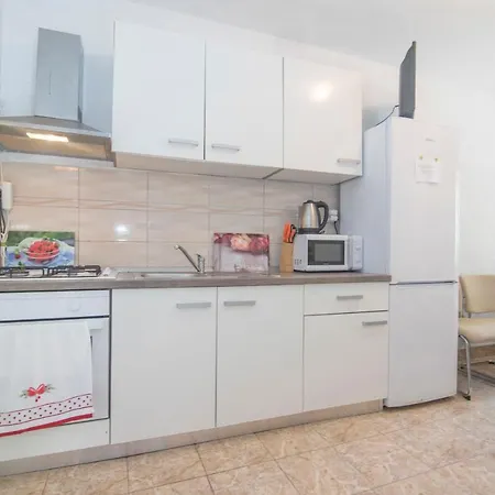 Apartment Ante *