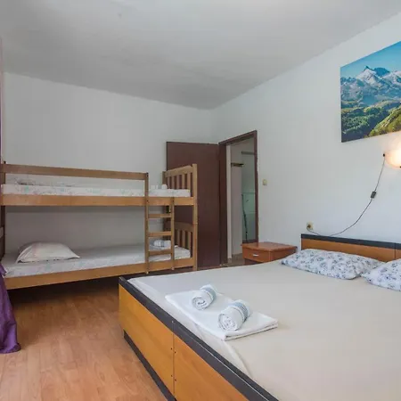 Ante Apartment *